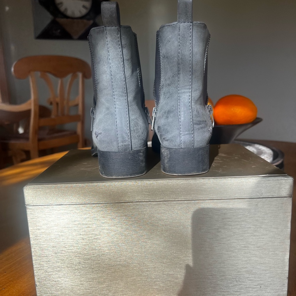 Rocketdog distressed gray ankle boots with zippers size 6.5